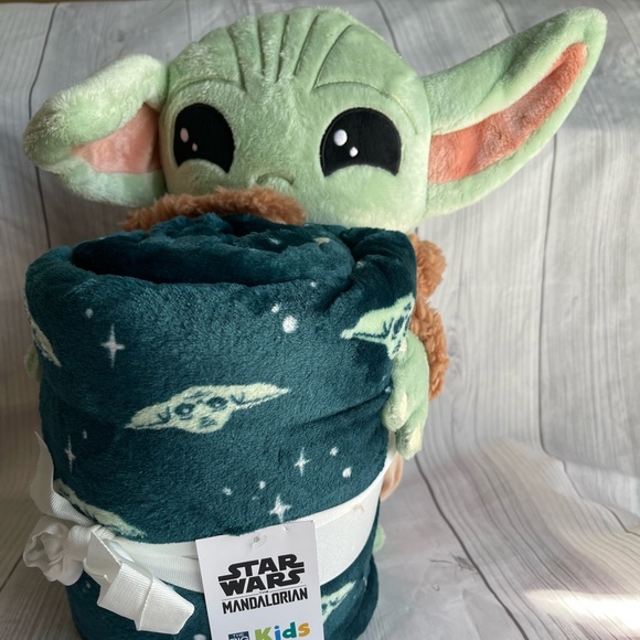 Star Wars The Mandalorian Baby Yoda Plush Toy and Throw - Picture 2 of 6